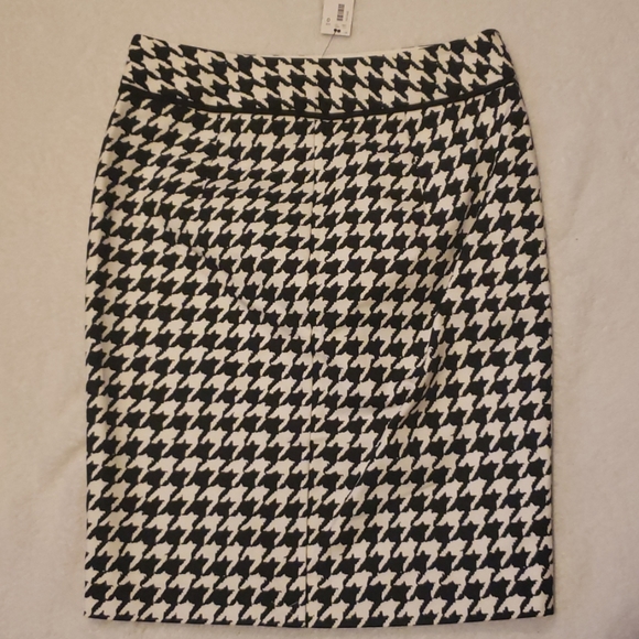 The limited pencil skirt in size 0 - Picture 2 of 4